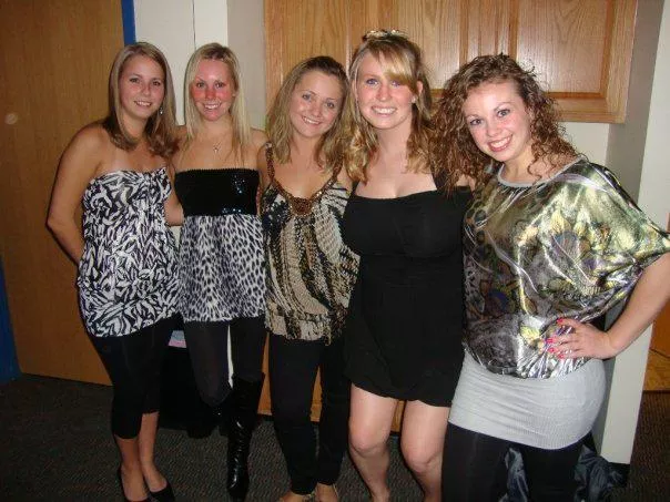 [5] college girls posted by kiktotallyfun719