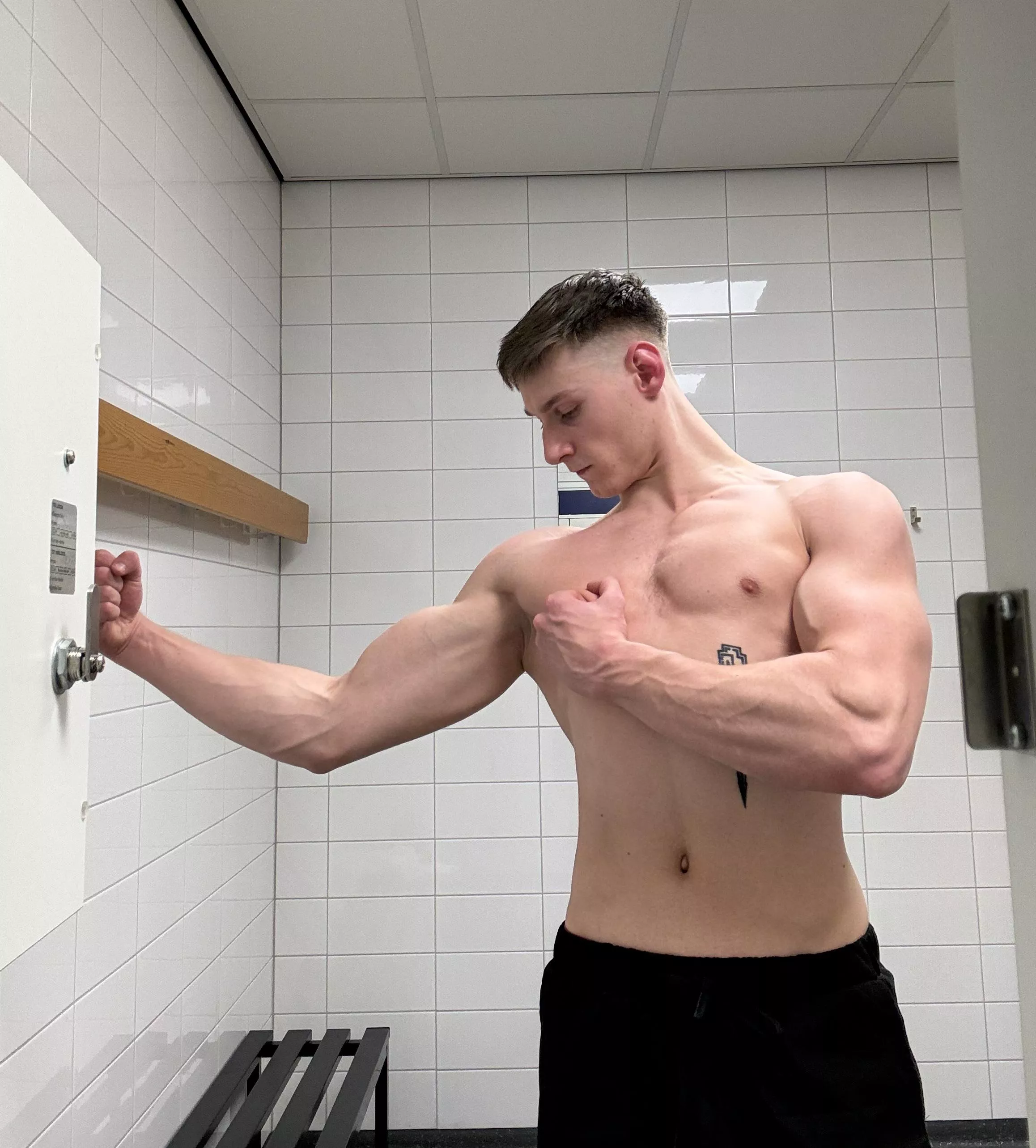 Bit of posing for you😉 posted by loose_goose2