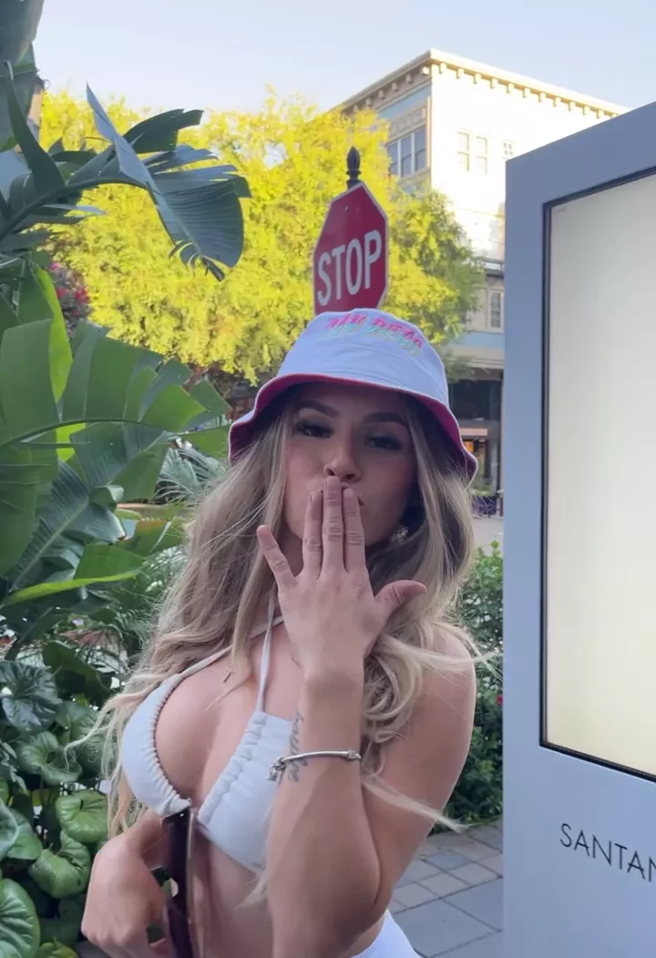 Can I blow you a kiss 💋💞 posted by JacquelineJFox