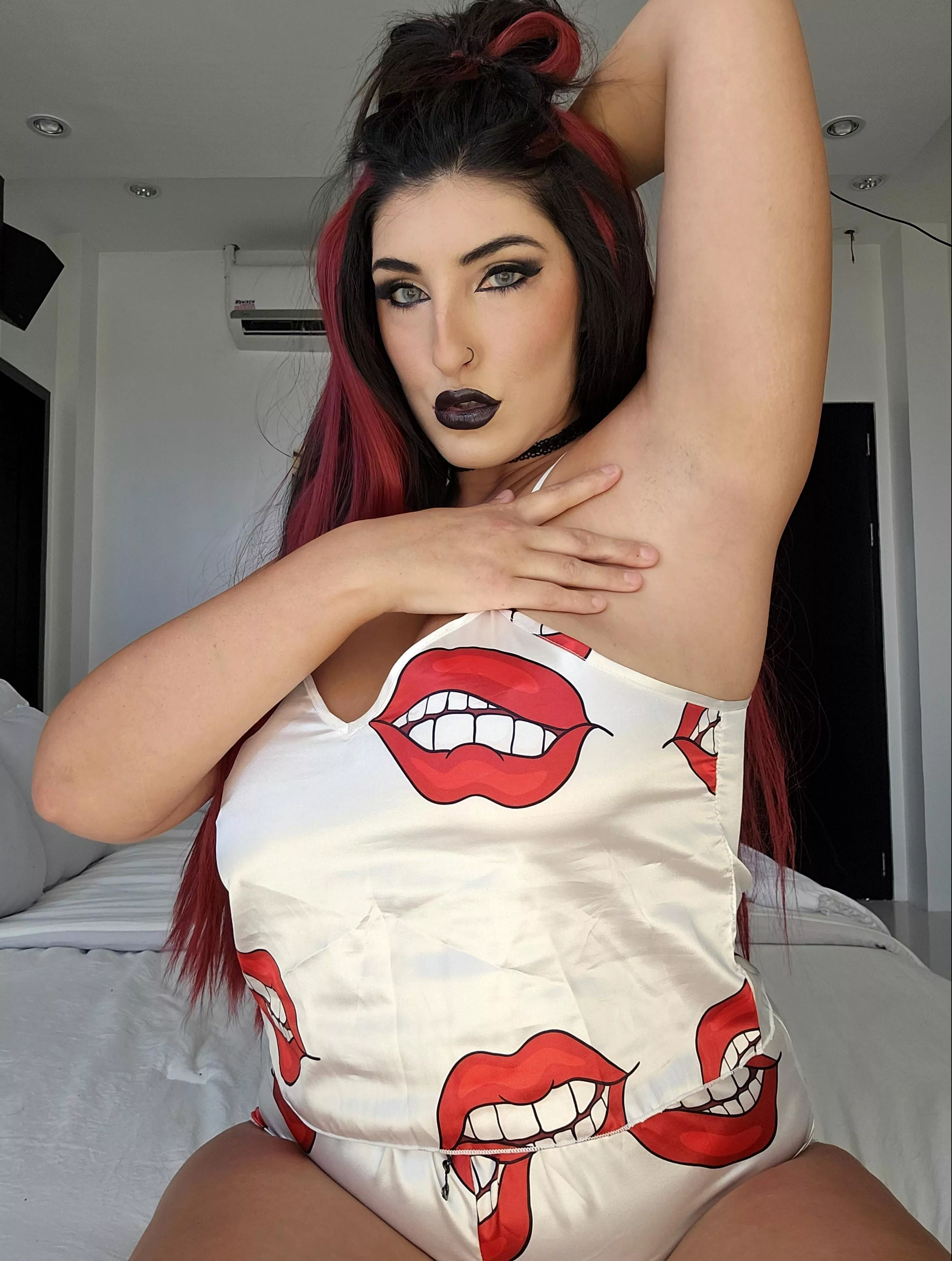 come be a good boy and lick right here posted by QueenUlti-