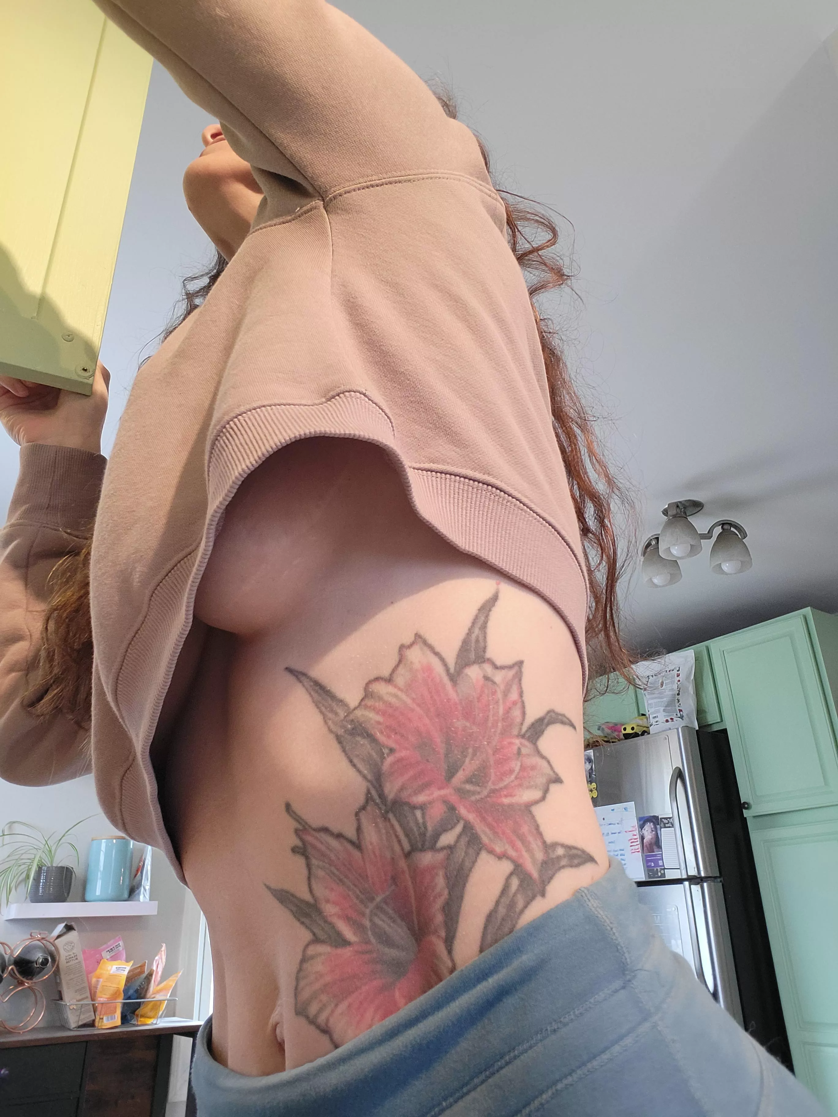 Flowers and underboobies 😋 posted by morningg-sun