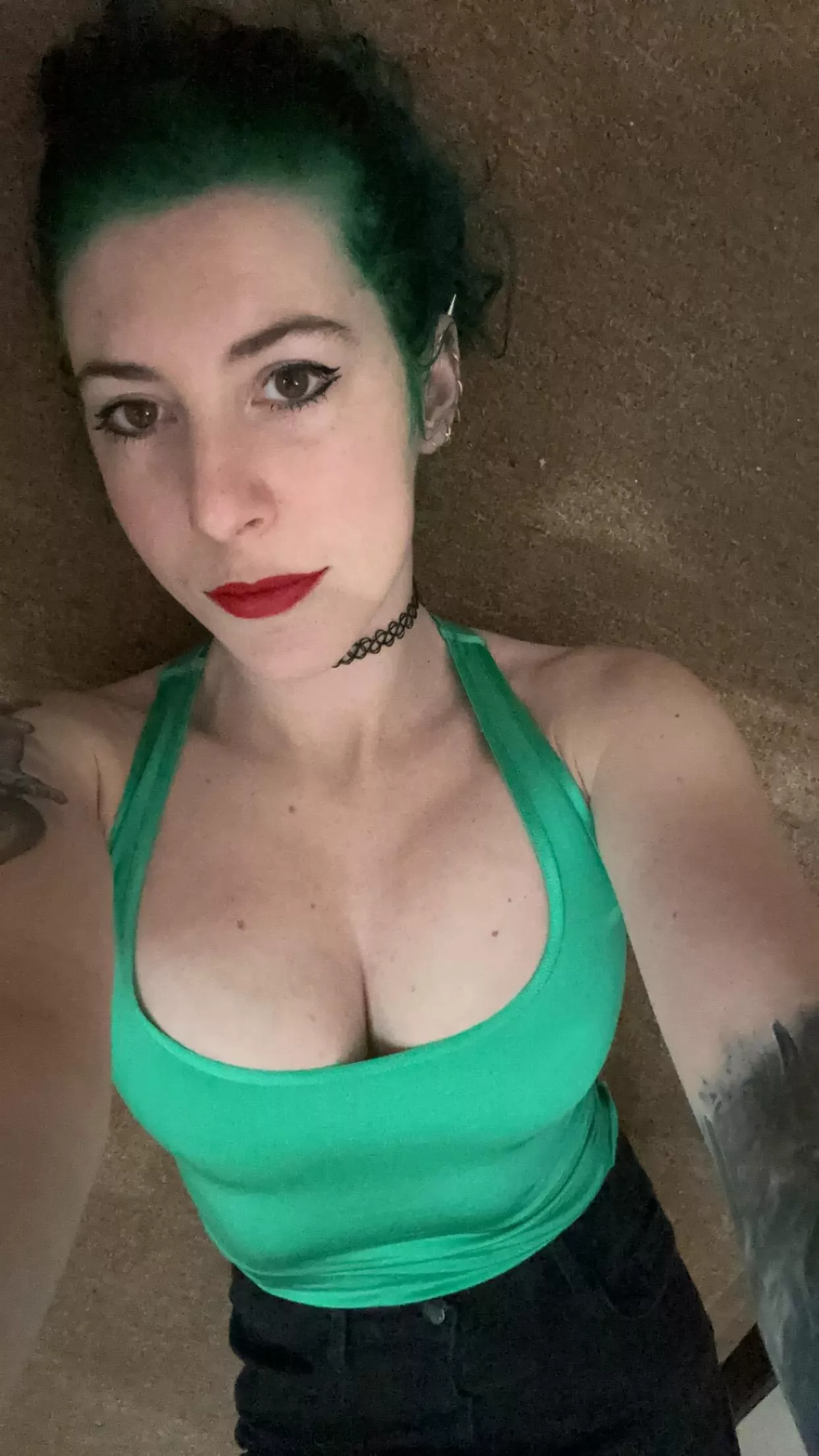 Green hottie posted by sirenskiss3