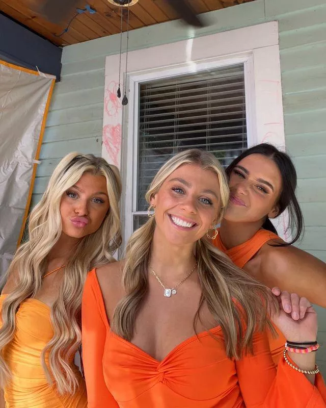 Hotties posted by OfficeAvailable2313