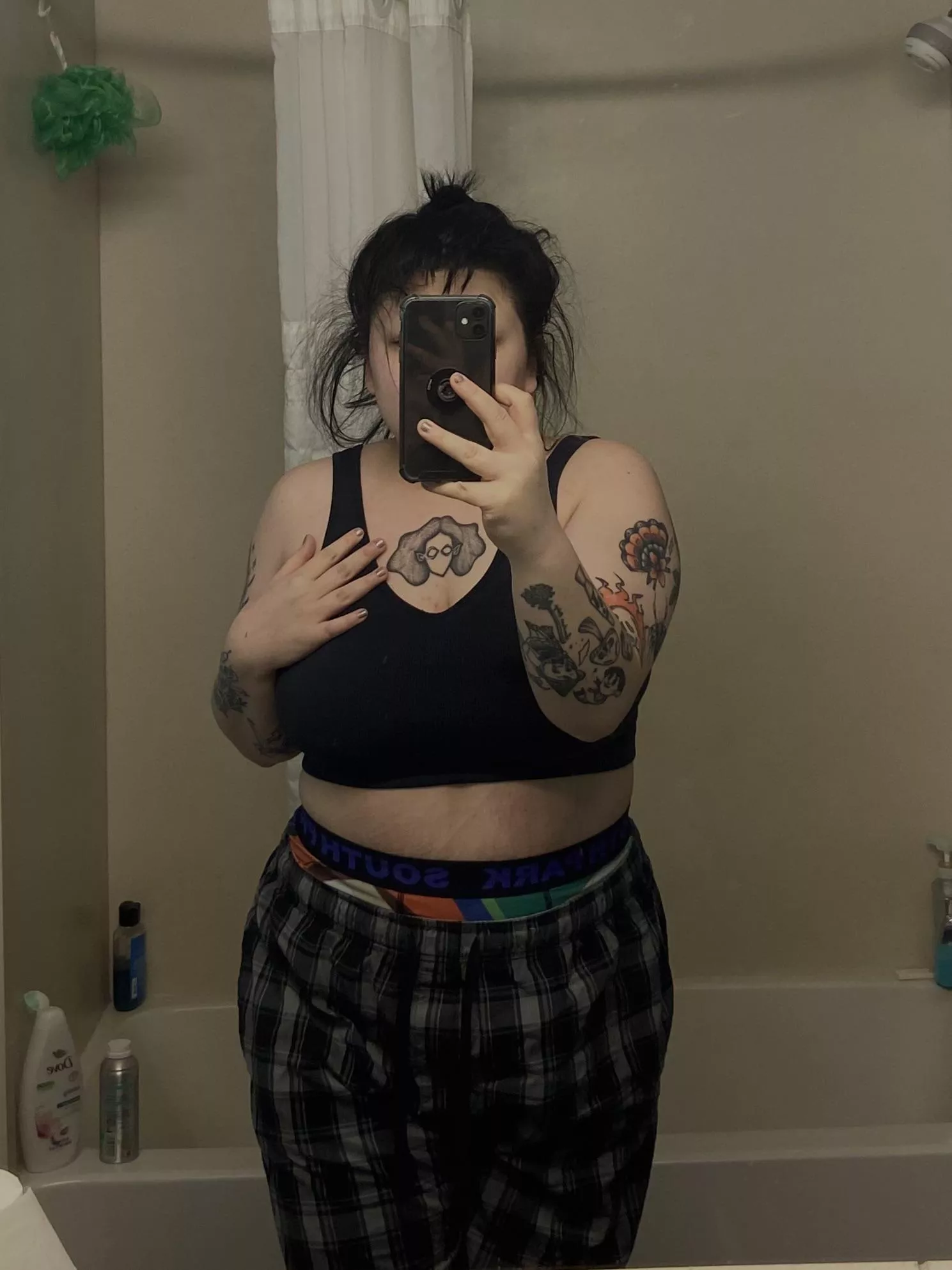 it’s giving hourglass ⏳ posted by g0thmxlf