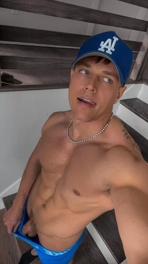 kiss my abs after I fill your mouth by itslevilucky