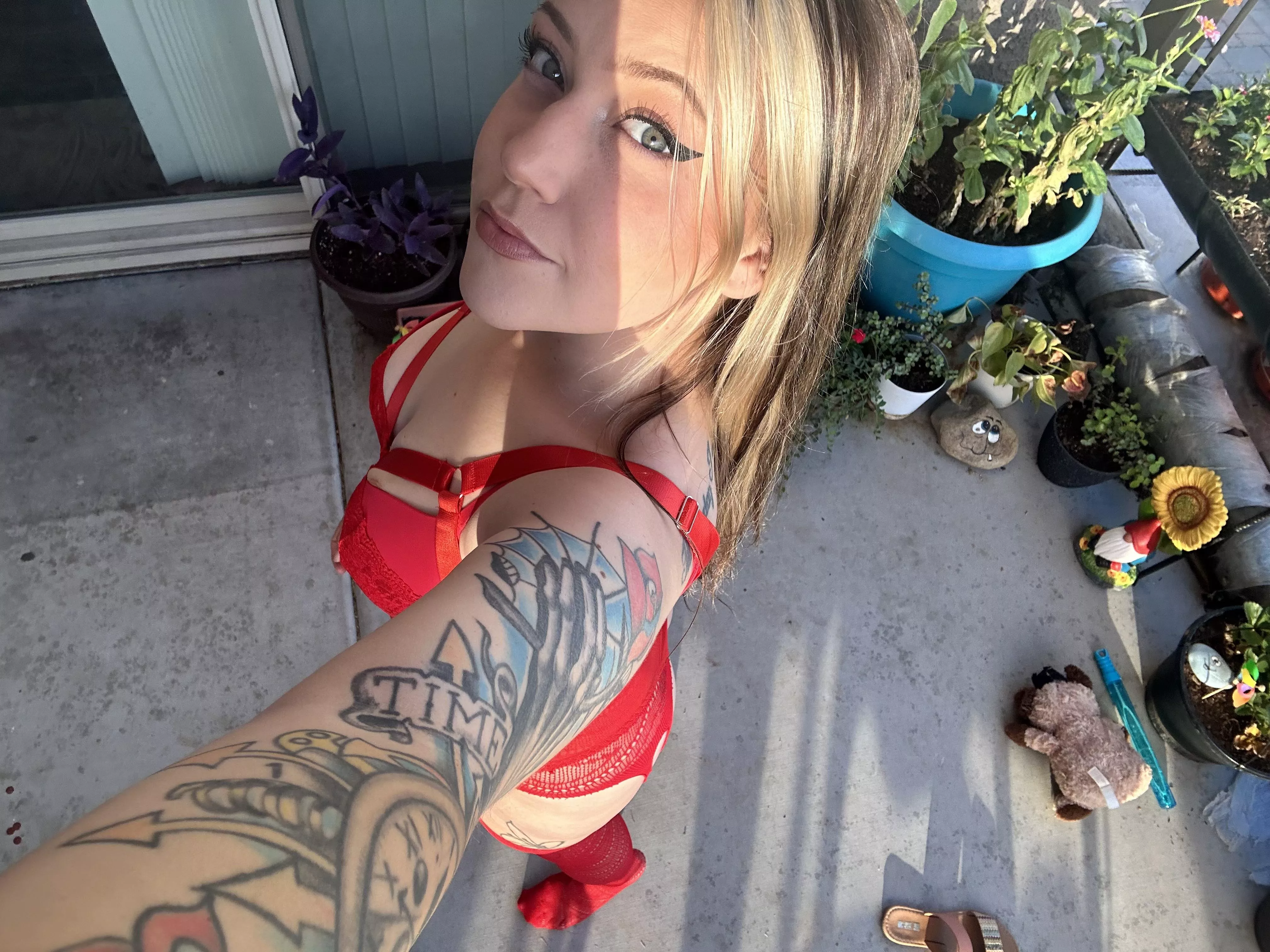 Let’s have some fun on my free page babe posted by shortgirl_juls69