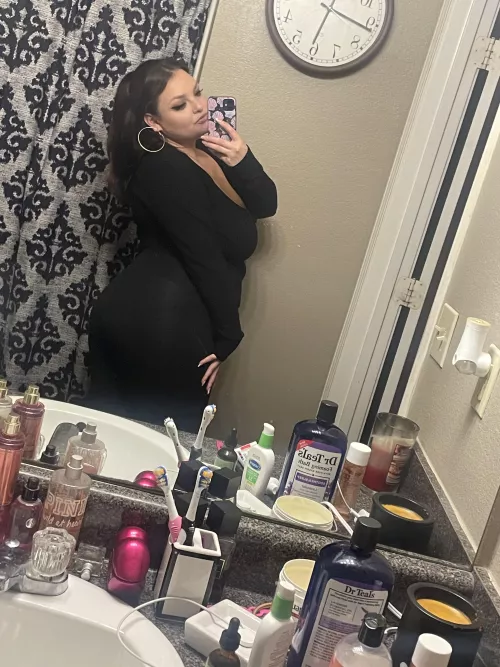 Look at that arch👀🥰😌 by Bigtits46306