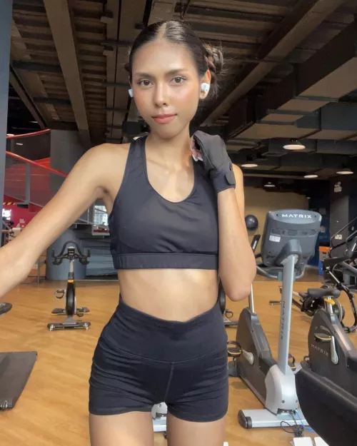 my friends told me I still don't look good after going to the gym, do you agree? [F] by Lil_cutiep