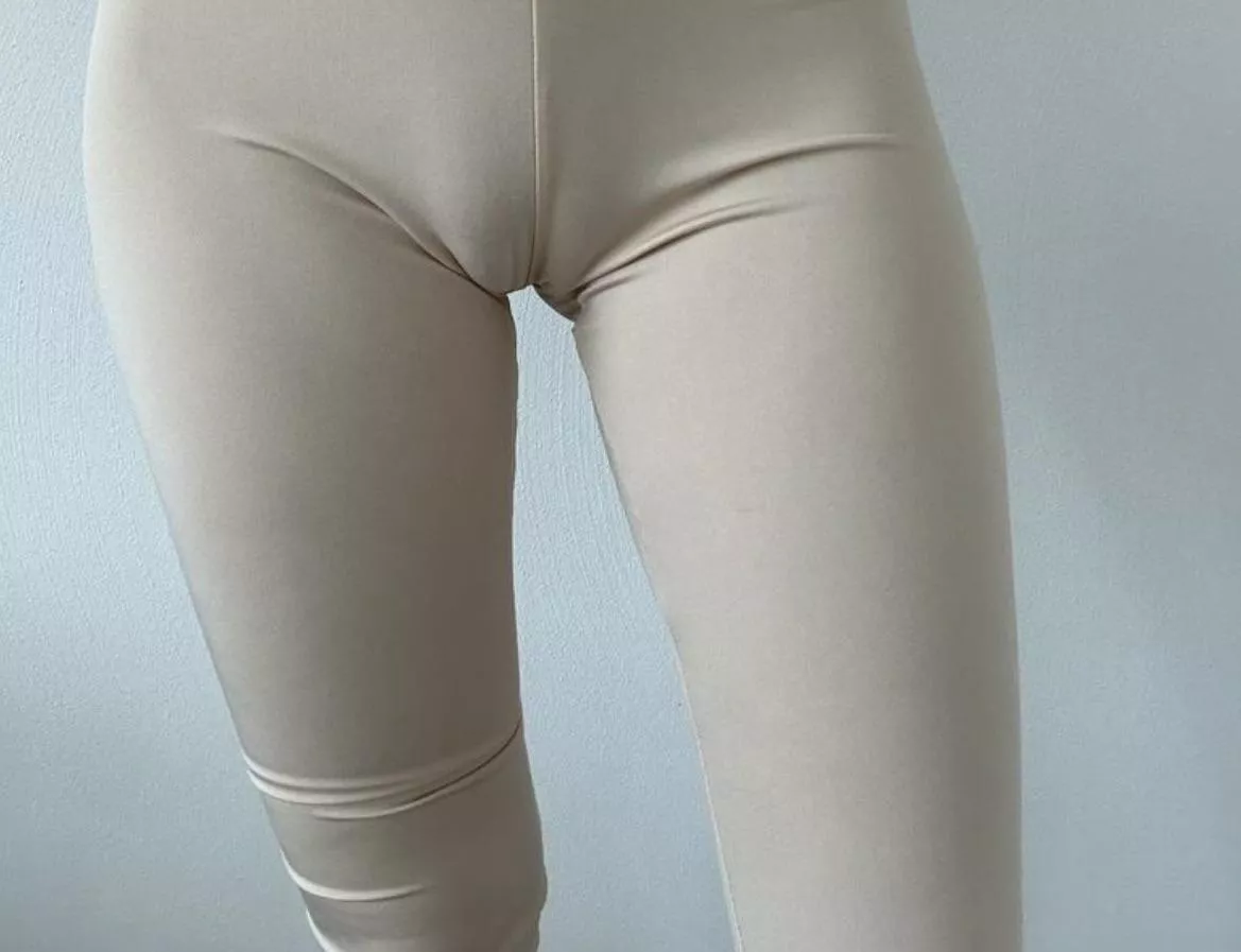 My homeoffice toe posted by HannaHotwife26y