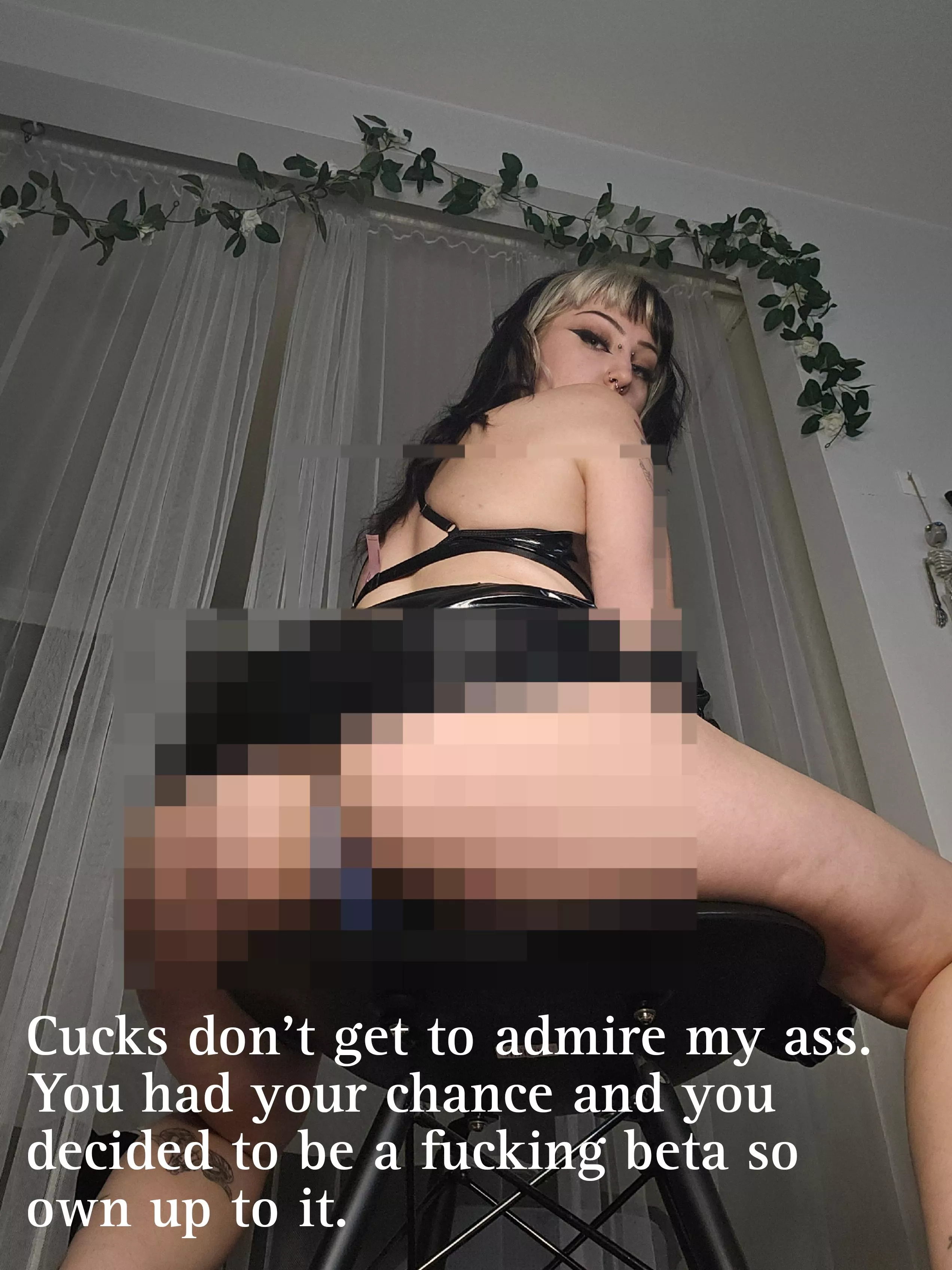 Only real me get to worship it. You are here just for me to make fun of! posted by sipetinh