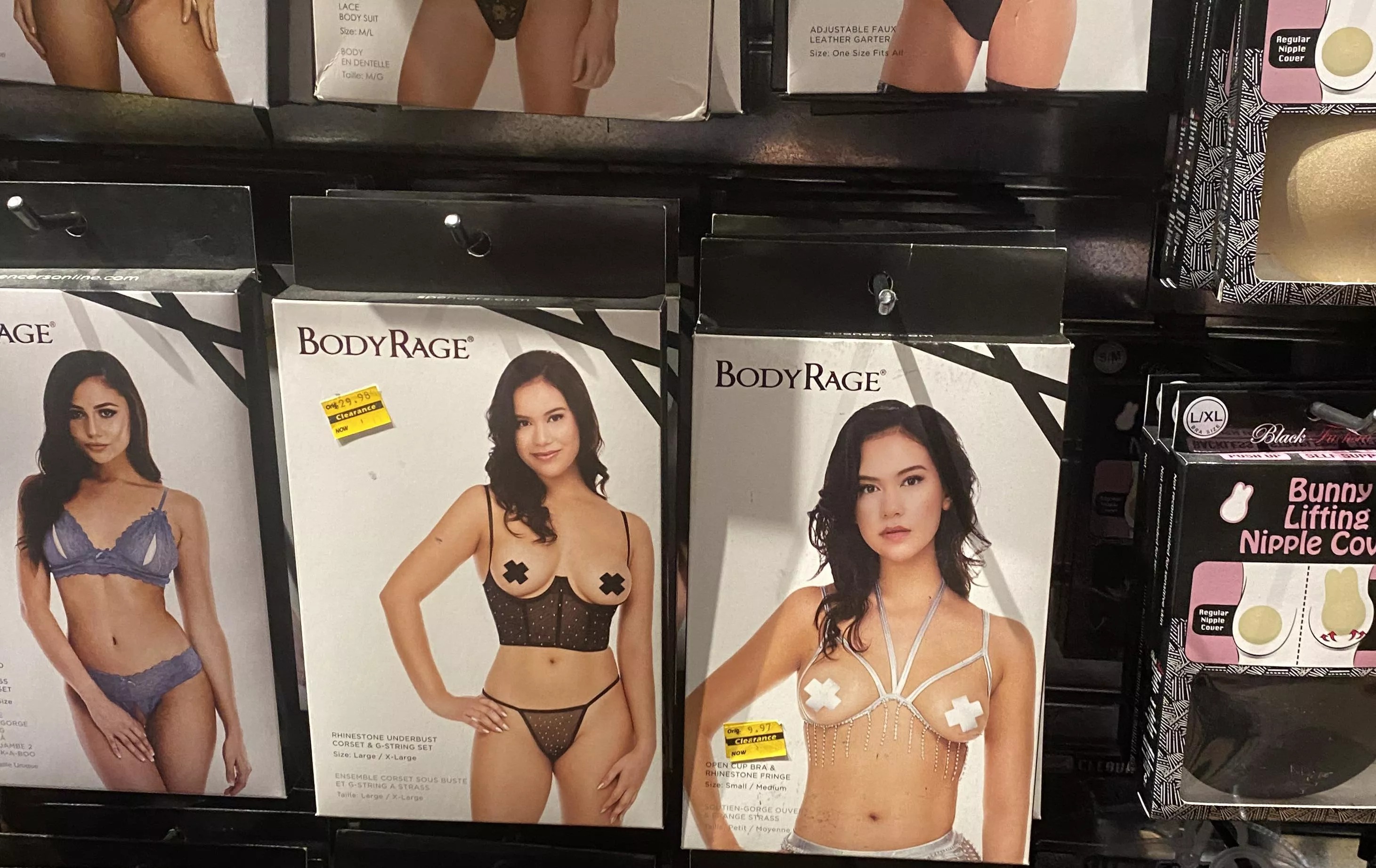 Saw her in 18+ shop, Did she had any nude pics ? posted by Low-Egg-5924