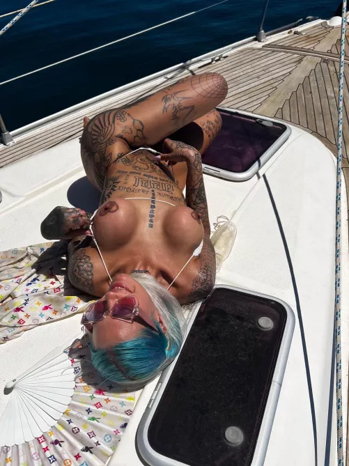 They look better naked by TrickVivid