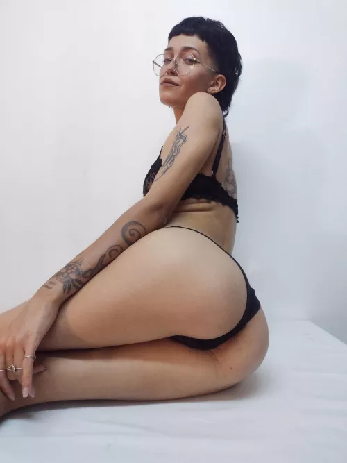 too small for you to like it? 👉🏼👈🏼 by odd-gwenny