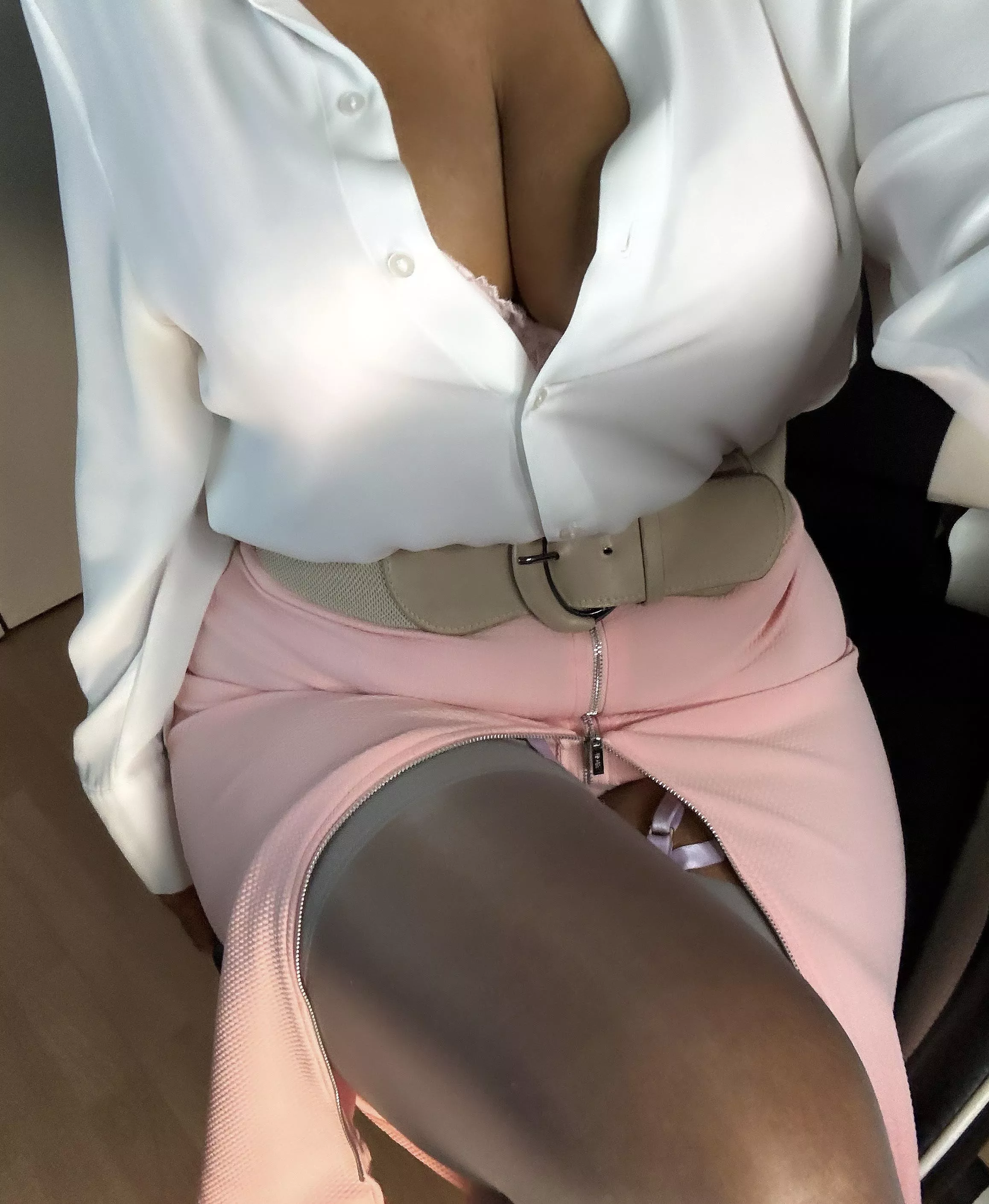 Wednesday’s work outfit ❤️❤️ Happy HumpDay ❤️ posted by Kimberlyhose