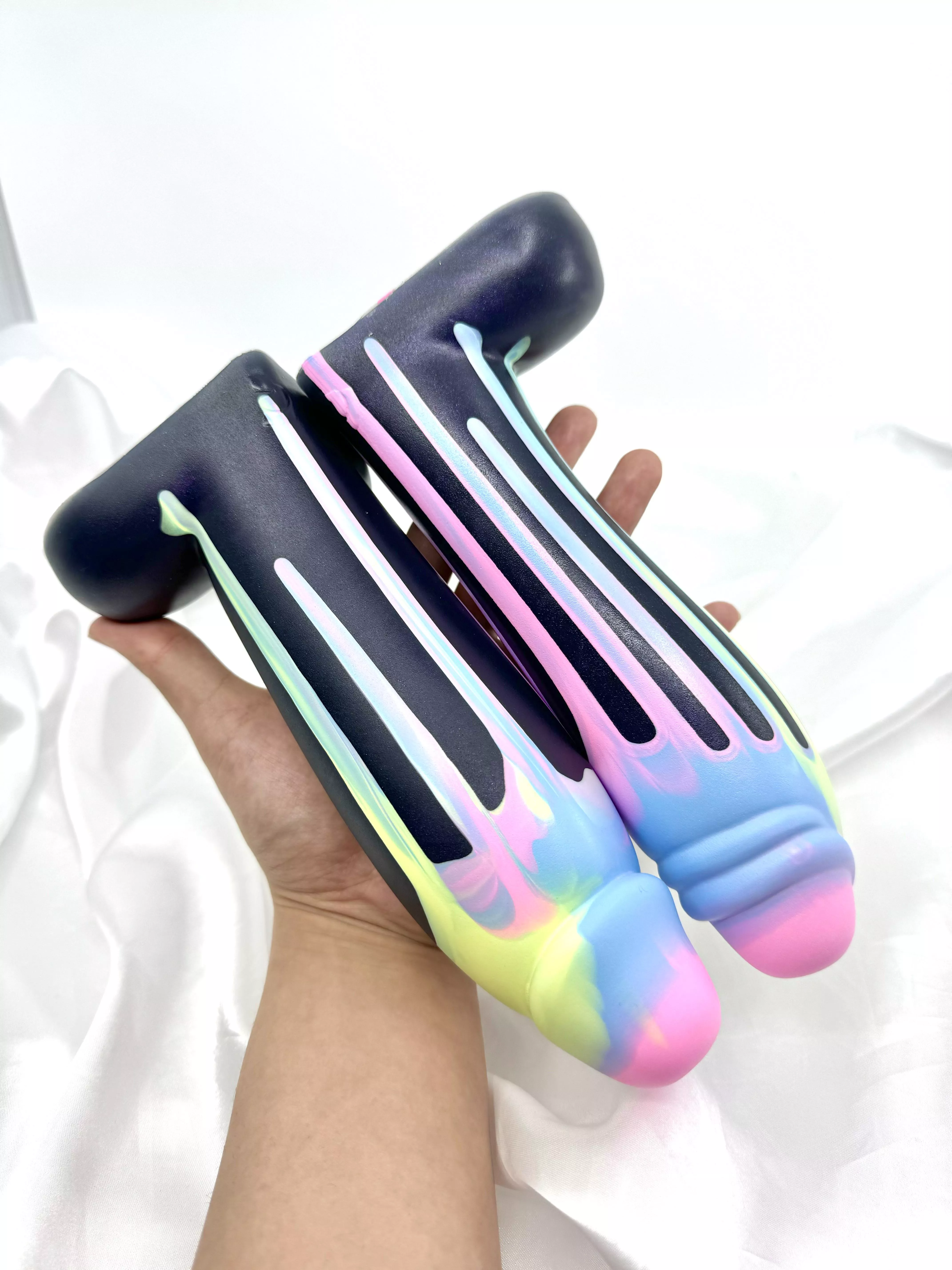 Would you care for a slice of pastel goth cake? 🍰 posted by ppsculptors