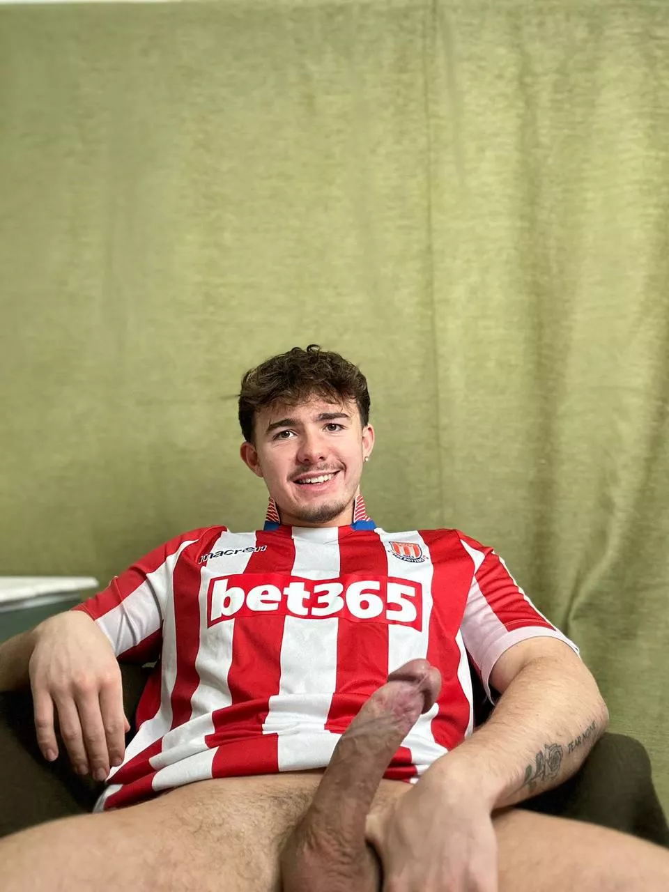 Would you suck while I game?? posted by miserablythirstyst