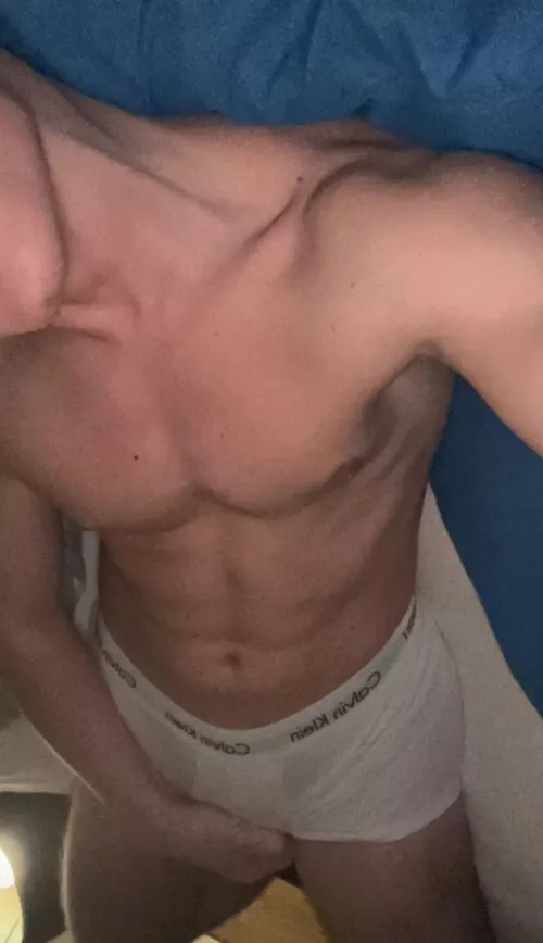 24 fit guy here. Anyone fit or athletic please add me on instagram: batica_gym99 by Batica_gym99