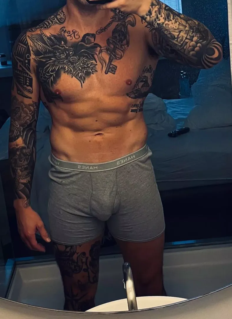 [36] Meet in my hotel room tonight? posted by Jasonfitness8