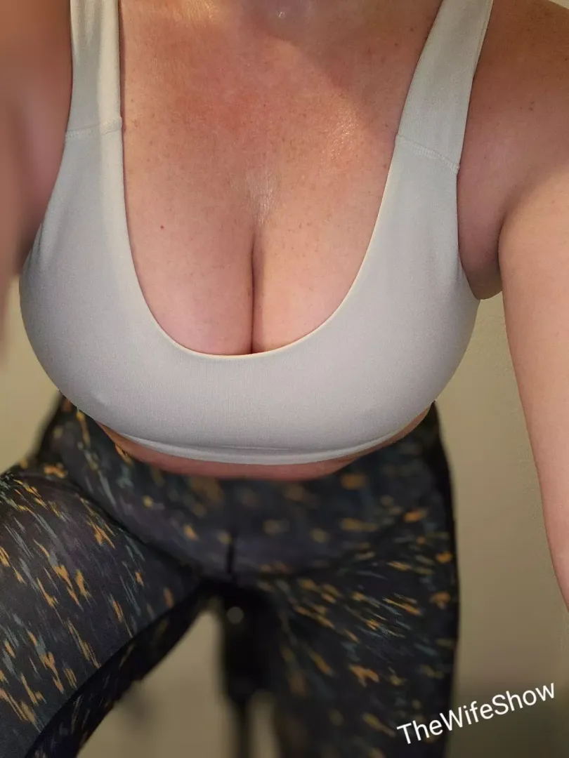 A selfie from my wife at the gym. posted by The_Wife_Show