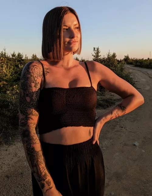 Black all the way by cici1001112