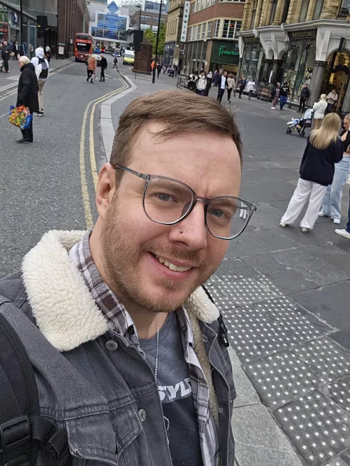 British guy looking for friends! 💜 by Mammoth_Athlete_1682