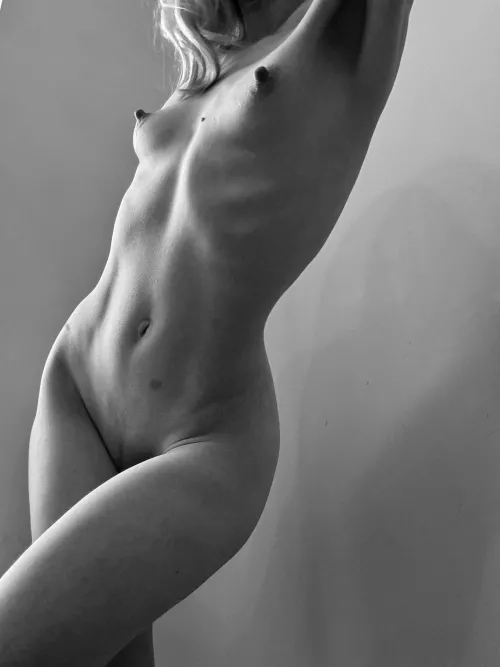 Come and worship my body by mollyminx22x