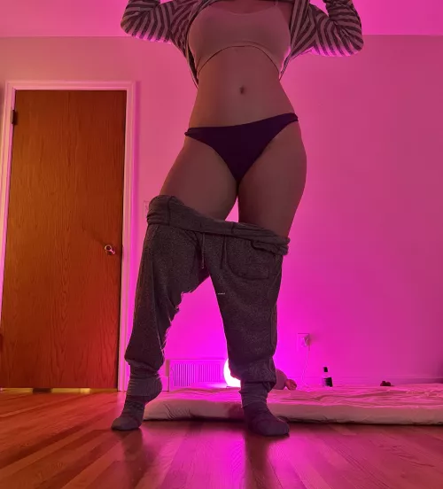 Cozy sweatpants day [f] by faekitti