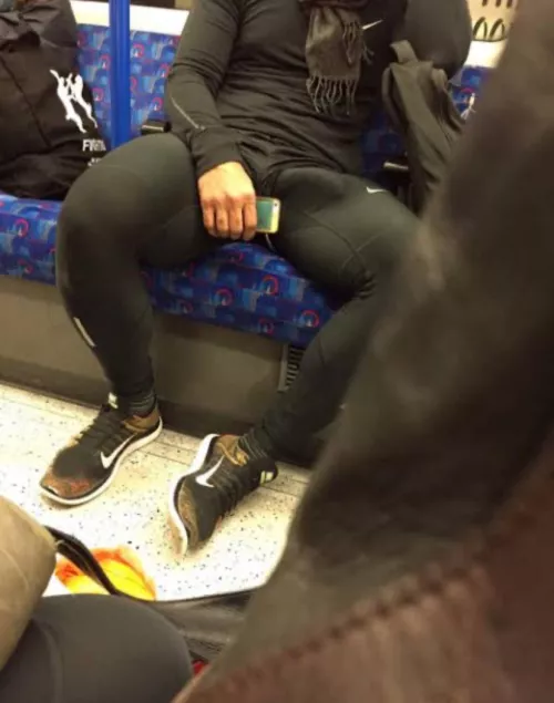 F31 Got a sneeak peek of my neighbours son bulge ! by missCumsAlottt