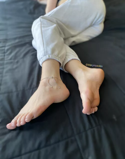 Follow my feet into the weekend by Marymysoles