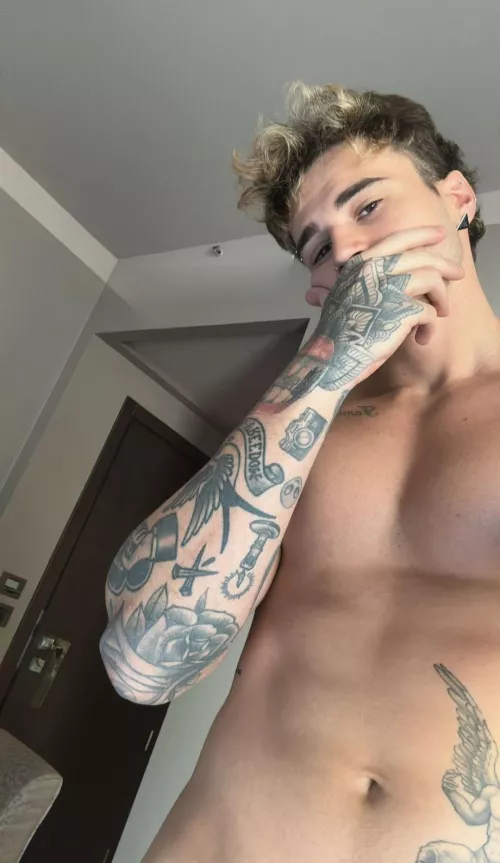 Happiness is an inside job. by bistomasto