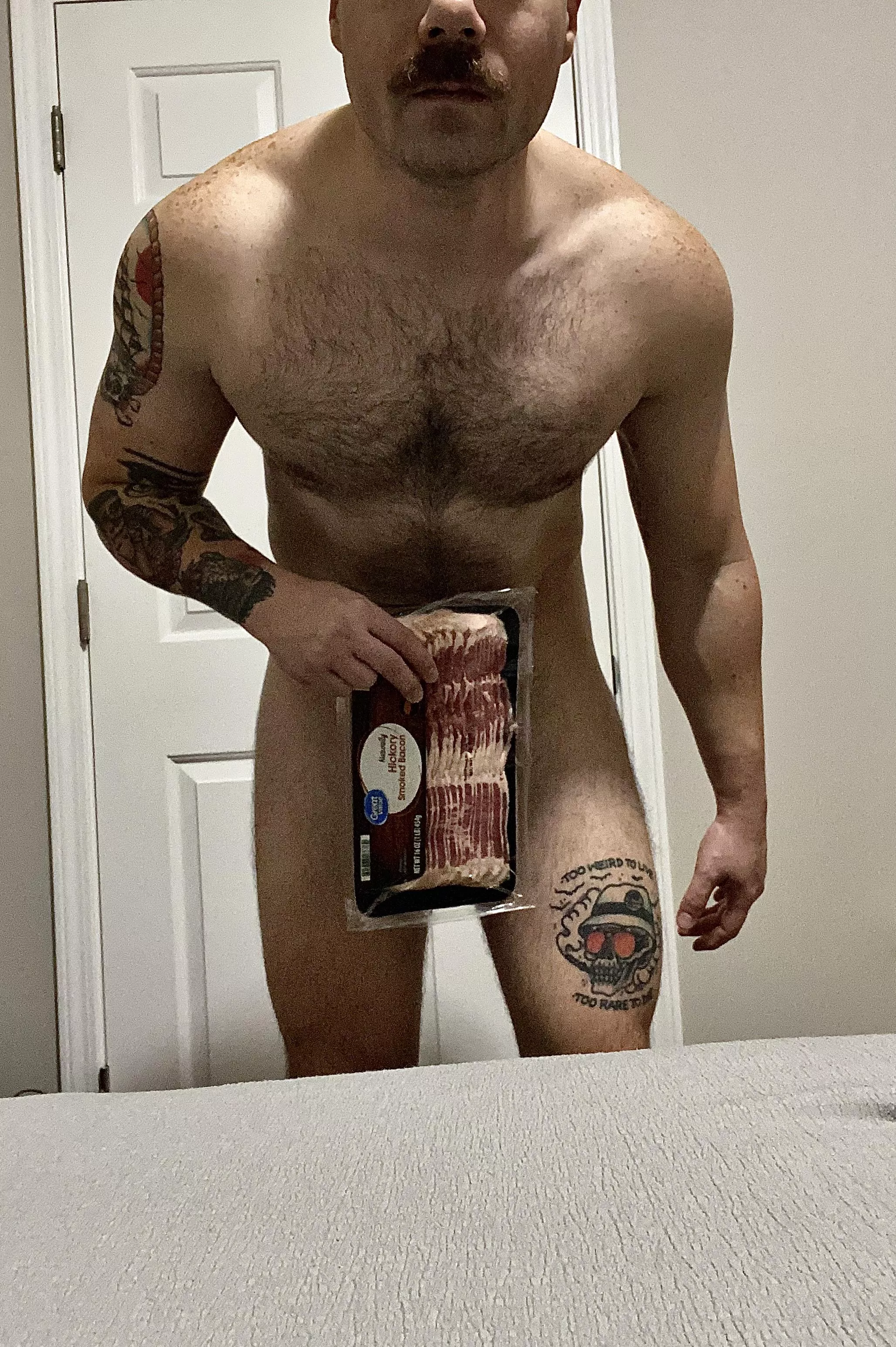 Happy Friday! Just your neighborhood DILF stopping by your bedroom to deliver that meat you asked for. Now open up like a good girl 🥓🦍 posted by Kurt_Wood