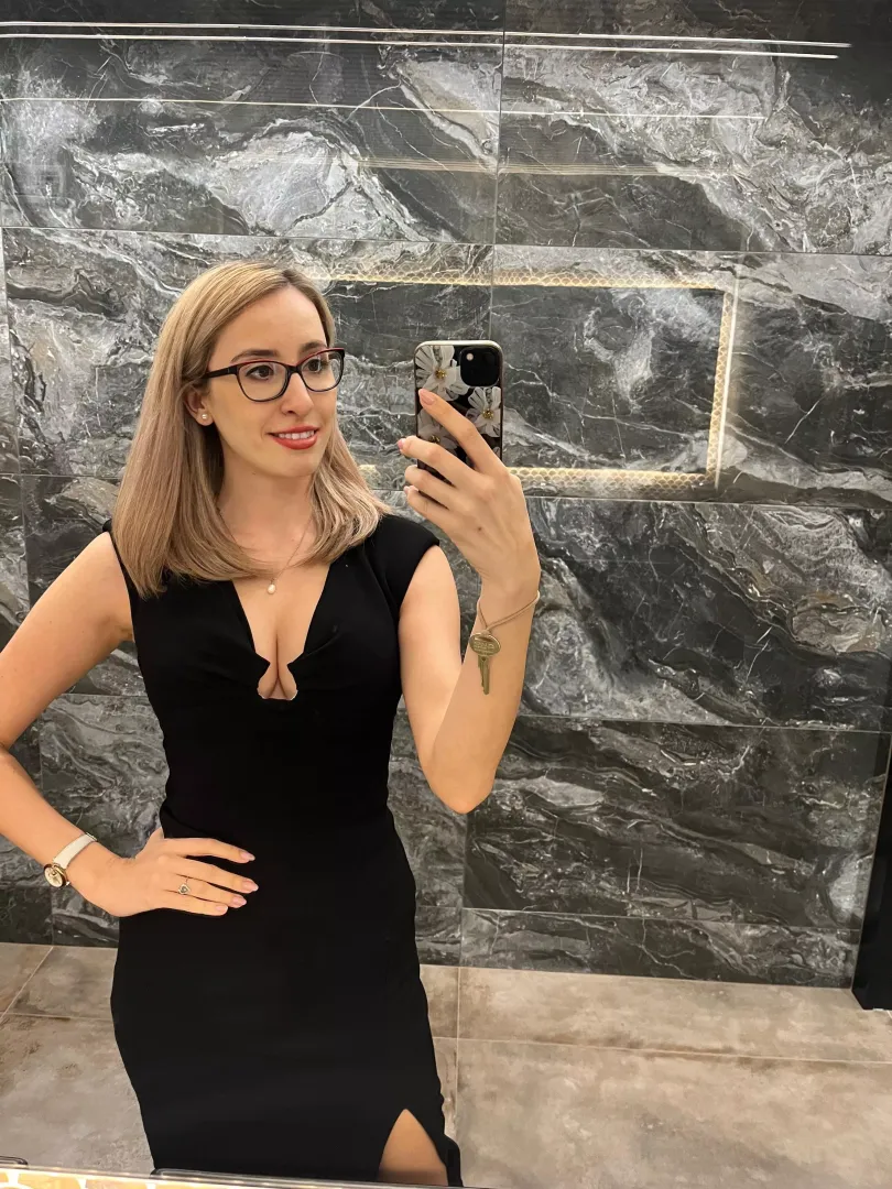 Happy Friday! Who else is working as well over the weekend? :)) posted by Sexcoach_Katherine