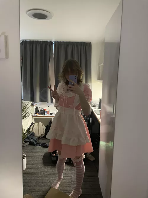 hii :3 by macro_wav_