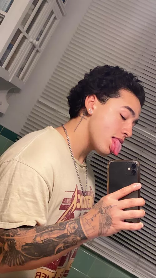 I wanna put my tongue where should I? by Zjose040