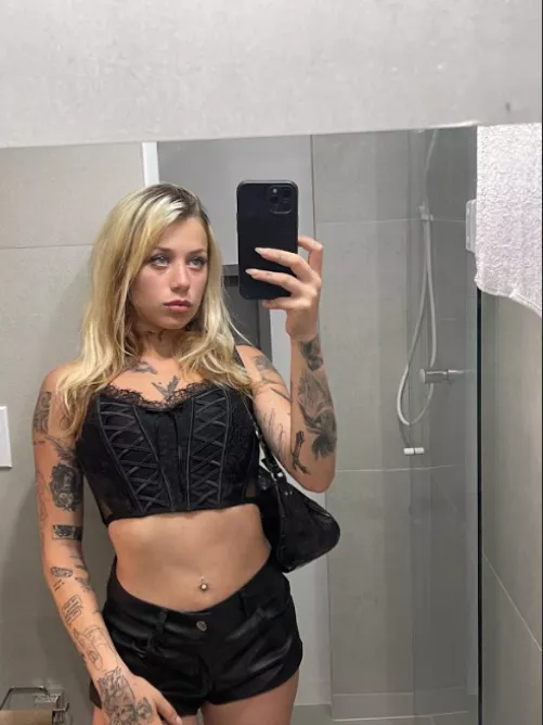 mirror selfie IUTR by cooperationapples