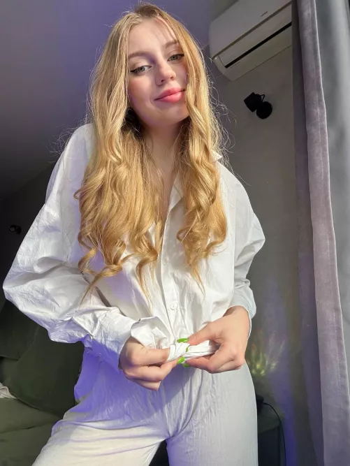 my hair's long enough to wrap it around my fist by HeavyVegetate