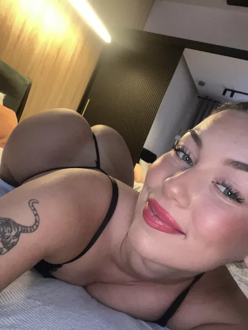 POV:You get this pic from me late at night, are you coming over? by PomegranateDue1440