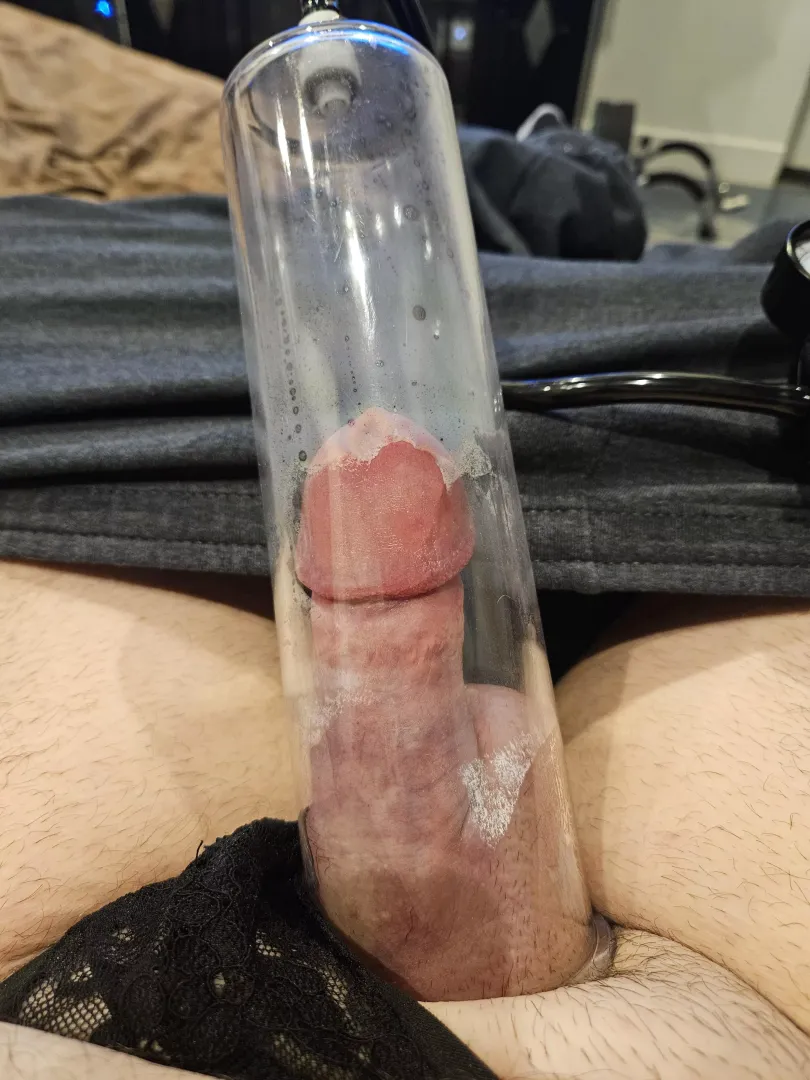 Pumping, thong to the side. posted by kingb192