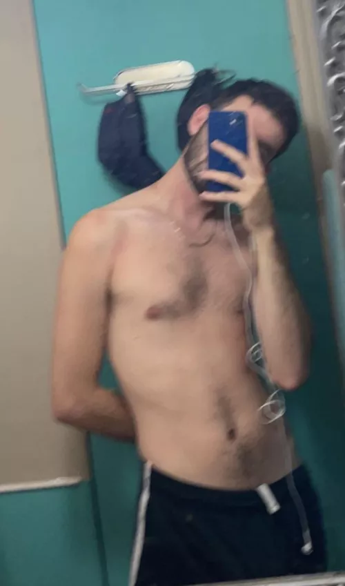 Roommates are gone so I’m home alone… morning wood help me out verbal+++ snap: Milesrxel by OkArm1479