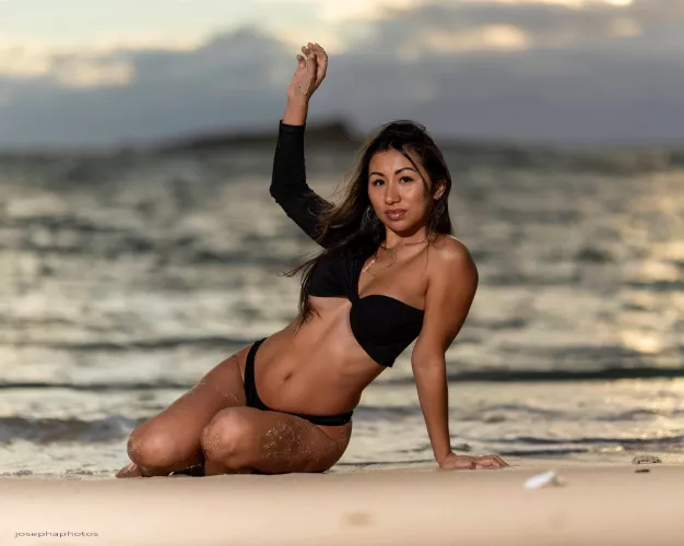 Sexy on the beach by Keitsubi