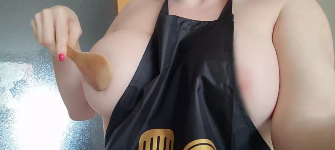 This milf is ready to cook you! Will you give him your cum in exchange? by Pequeydemonio