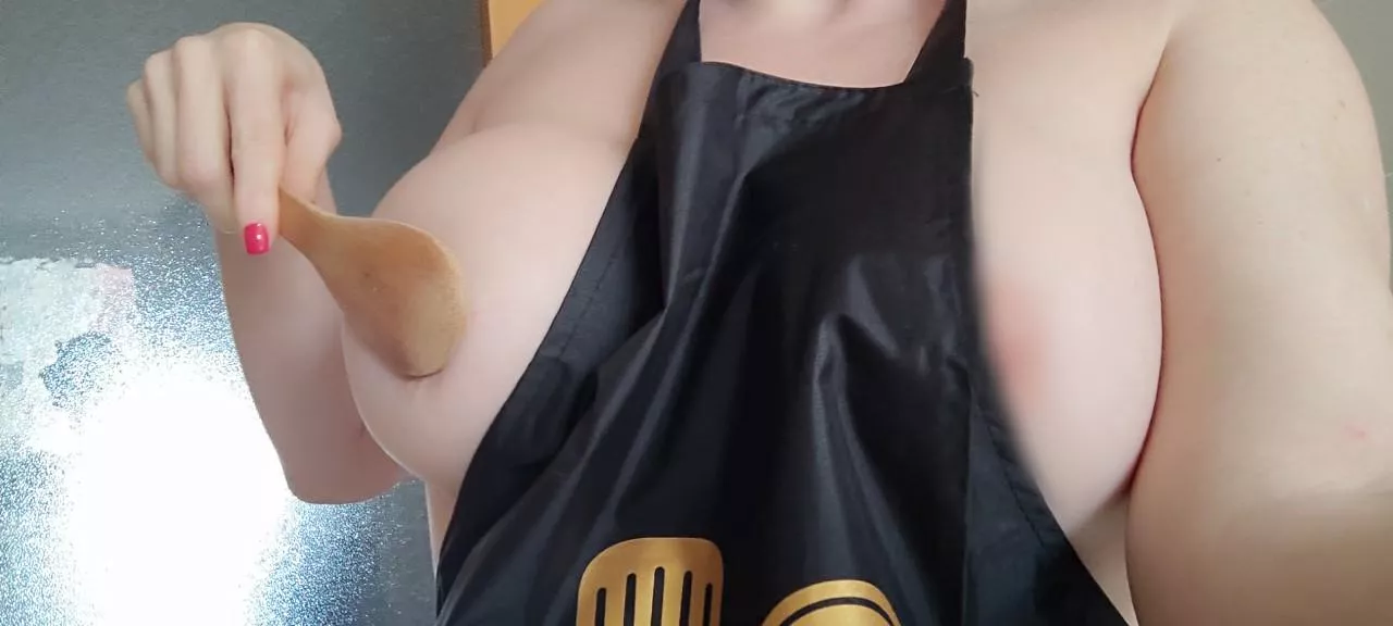 This milf is ready to cook you! Will you give him your cum in exchange? posted by Pequeydemonio