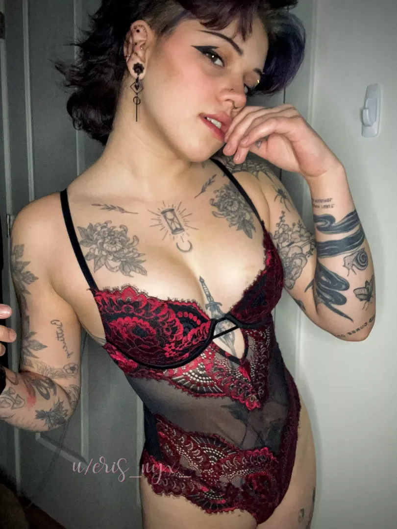 Who thinks they can please and pleasure me? posted by eris_nyx_