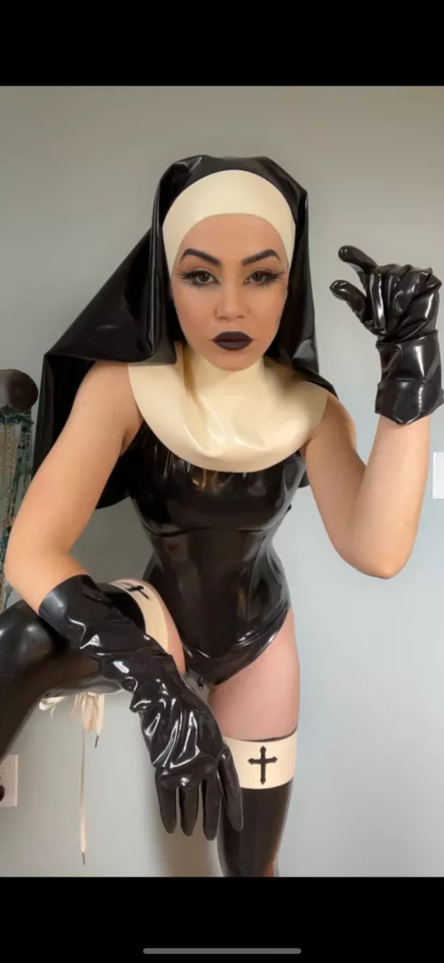 An immersive exploration into the world of kinks, led by a seasoned Pro Domme. by gnjecavogzq