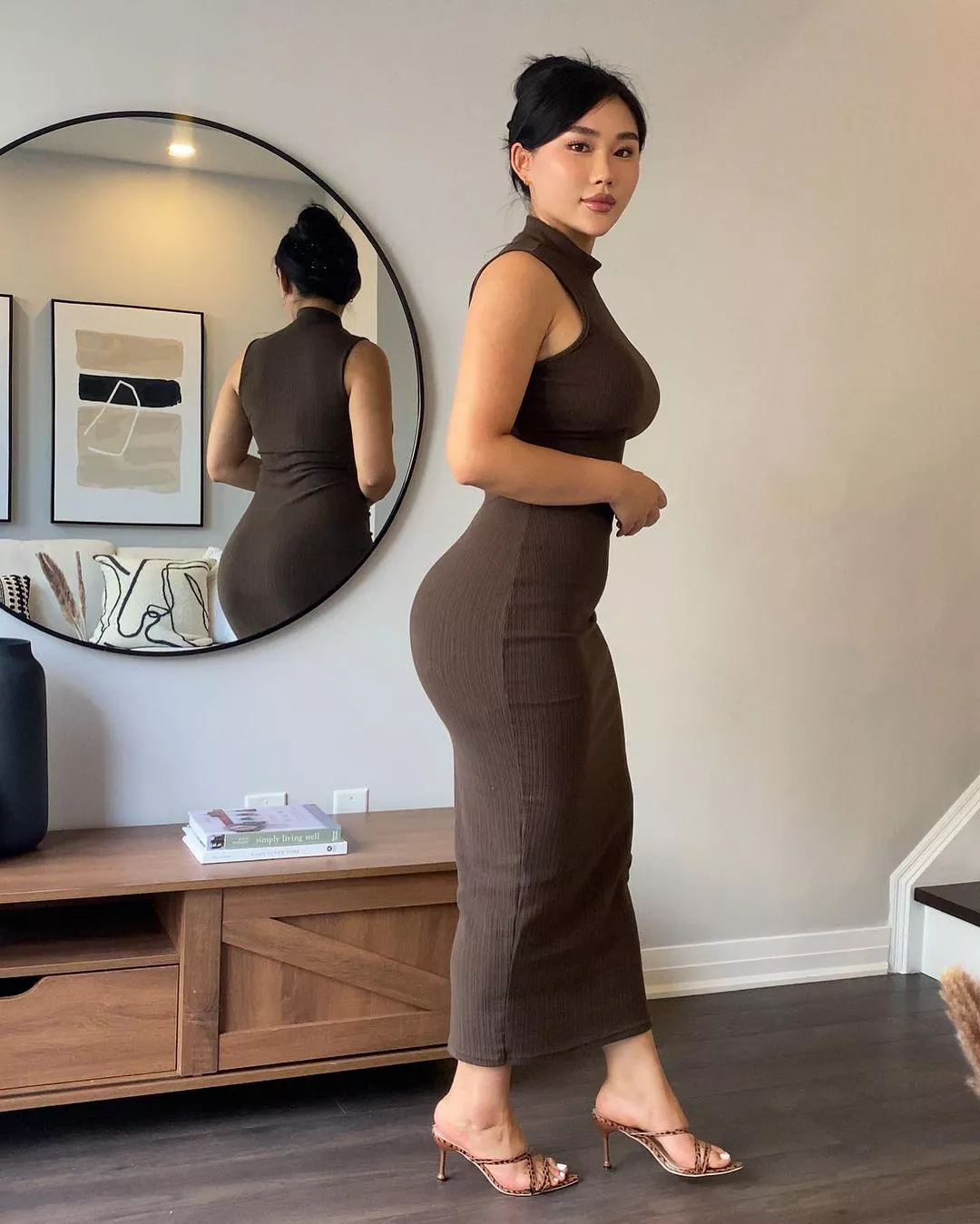 Beautiful curves posted by CaptainUndie