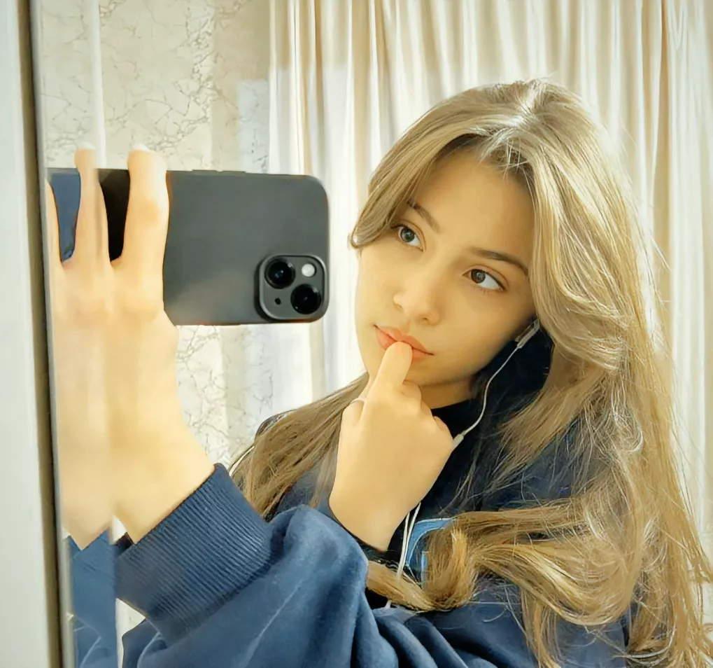 Beautiful Ossetian ... posted by BusyFlower9