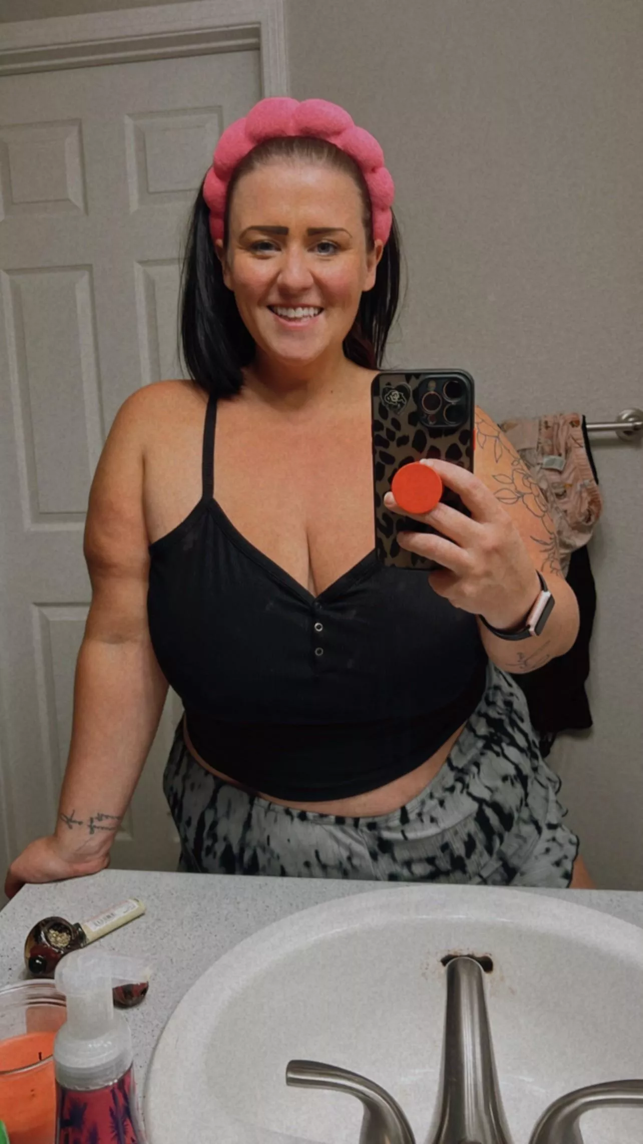 cozy vibes alllll day today 😋 posted by bustyxbabyx