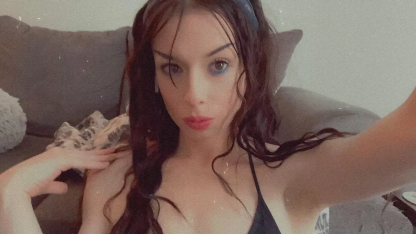 do you think that I’m pretty? 😽 posted by alliemayne20