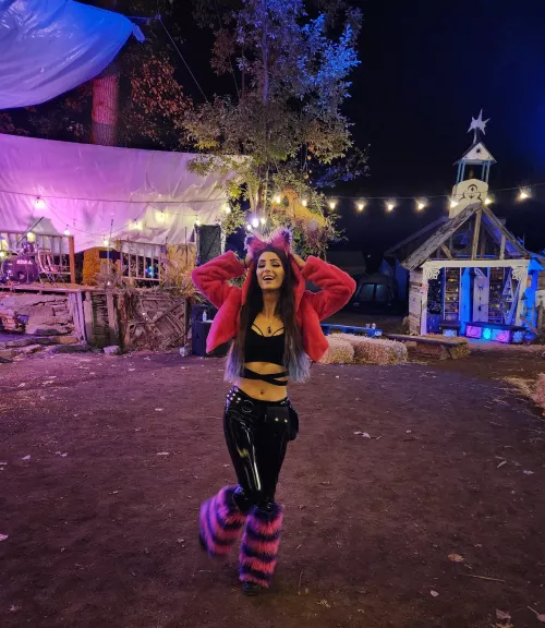 Doing variations of the Cheshire Cat costume are my faveeee 😍 by AuspiciousKiwi