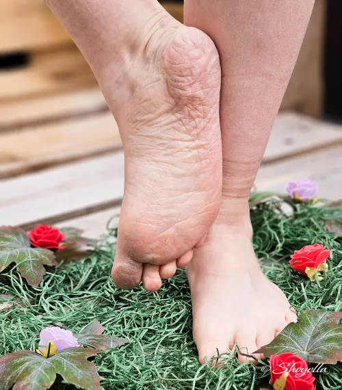Give my feet some love pls 💋💕 by Shoyella